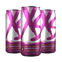 Latas con bebidas energizantes XS. La marca exclusiva de Amway. Hidrátate, energízate y recárgate con las bebidas XS.